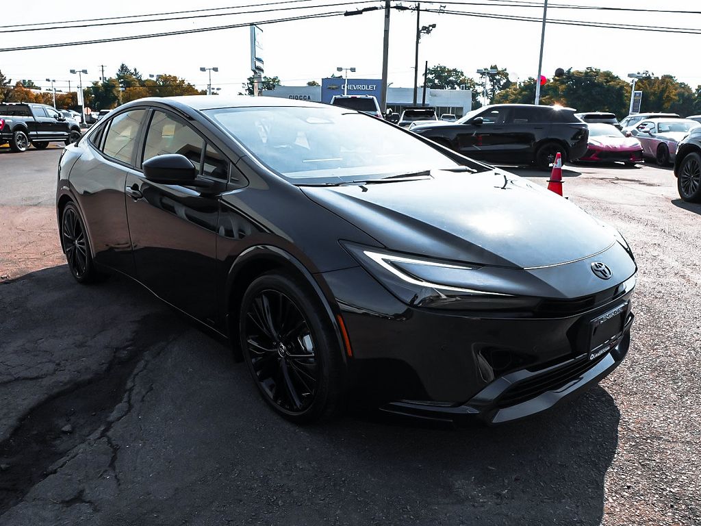 2025 Toyota Prius LE