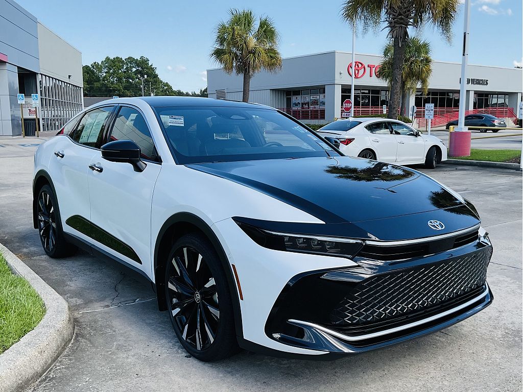 2023 Toyota Crown Platinum