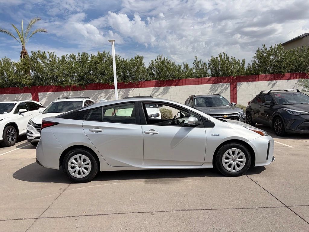 2022 Toyota Prius LE