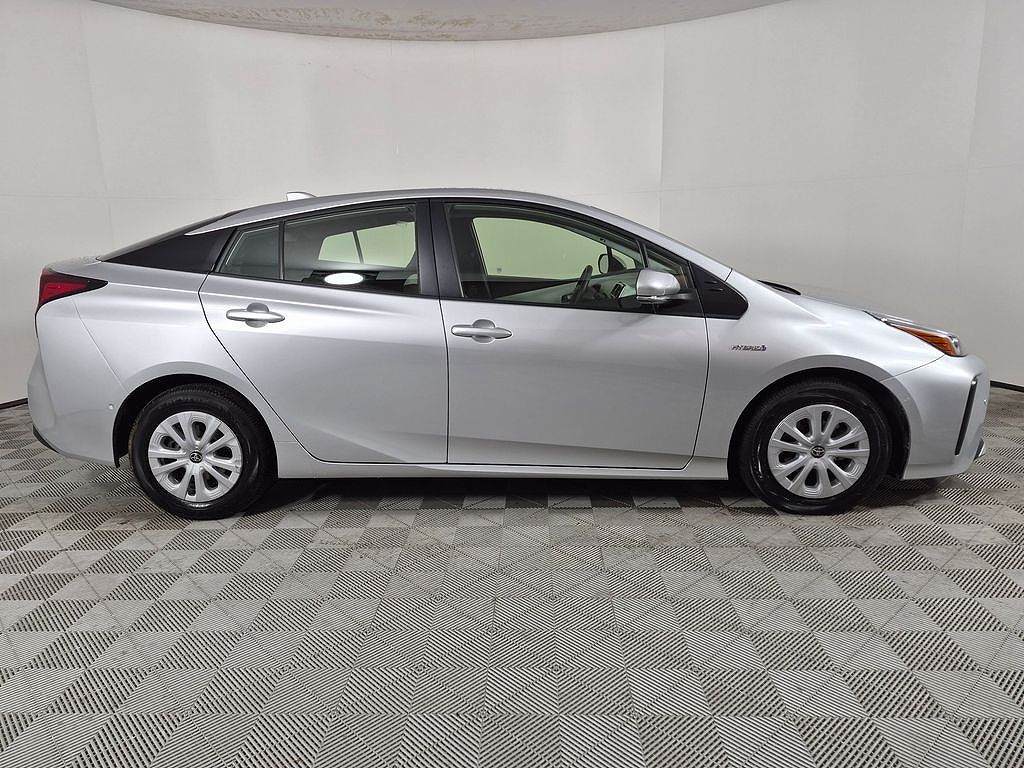 2022 Toyota Prius LE