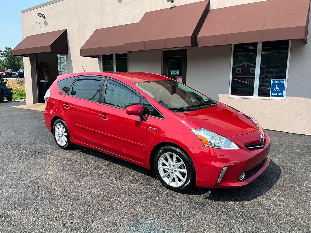 2014 Toyota Prius v Five