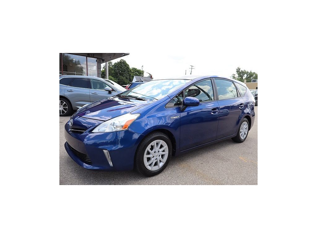 2014 Toyota Prius v Five