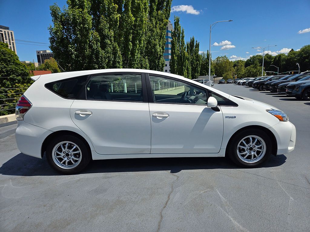 2017 Toyota Prius v