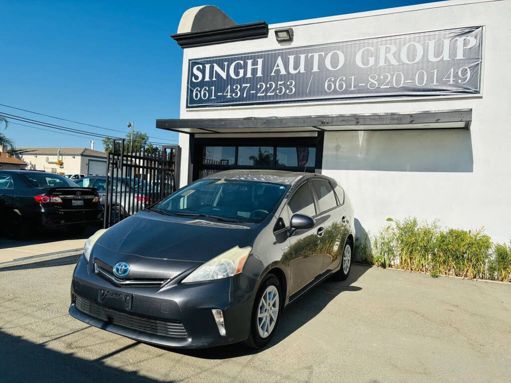 2014 Toyota Prius v Five