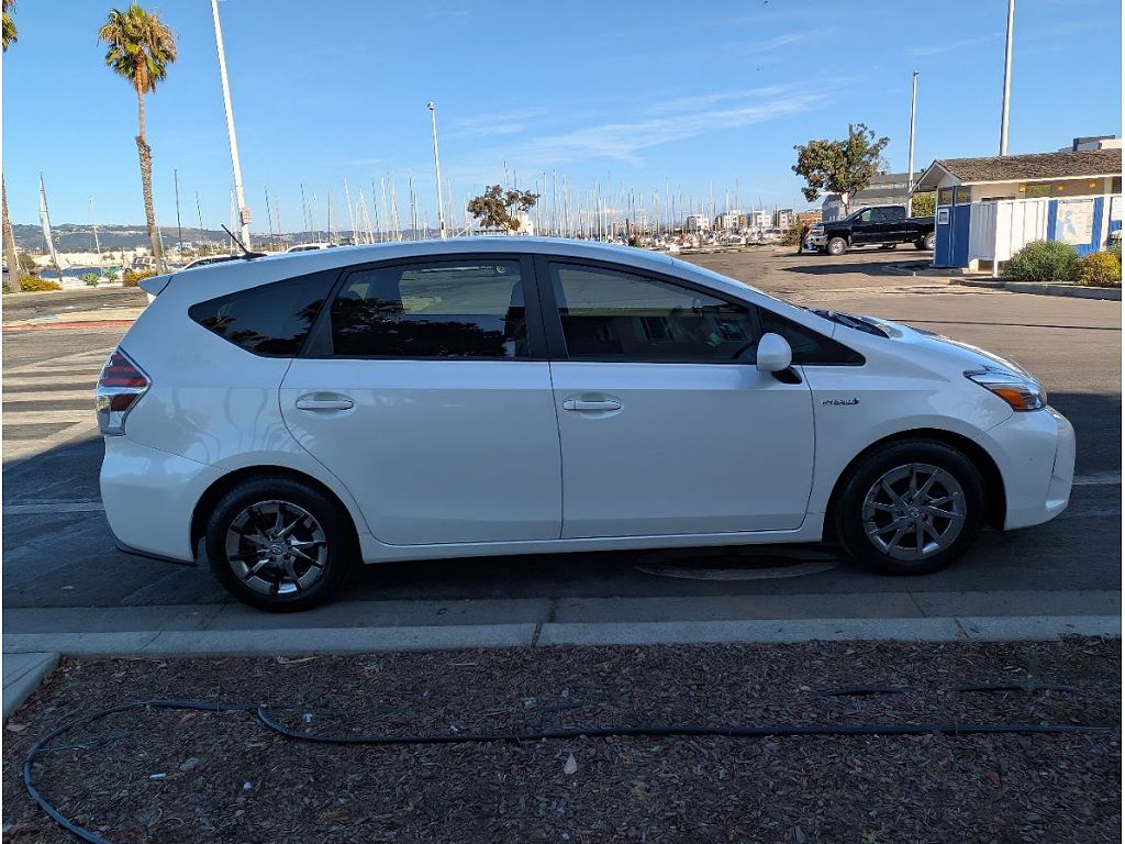 2016 Toyota Prius v Three