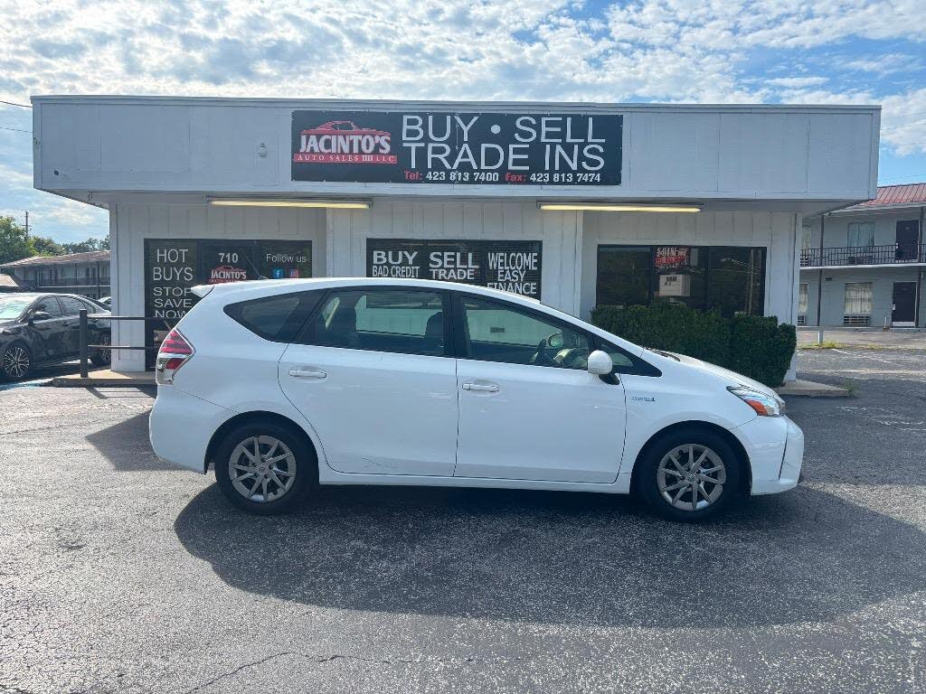 2017 Toyota Prius v Four