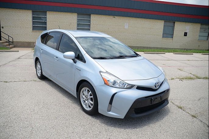 2016 Toyota Prius v Four