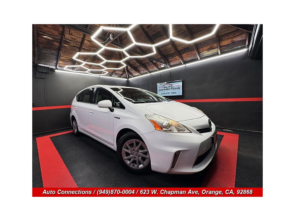 2014 Toyota Prius v Five