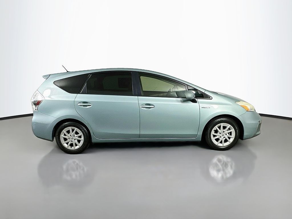 2014 Toyota Prius v Five