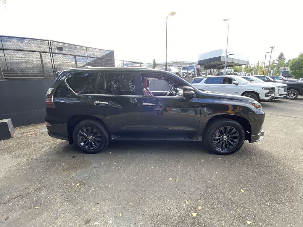 2023 Lexus GX Luxury