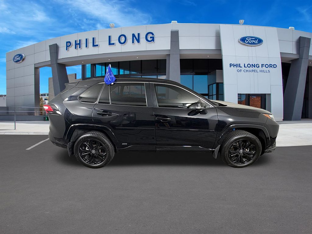2022 Toyota RAV4 Hybrid SE