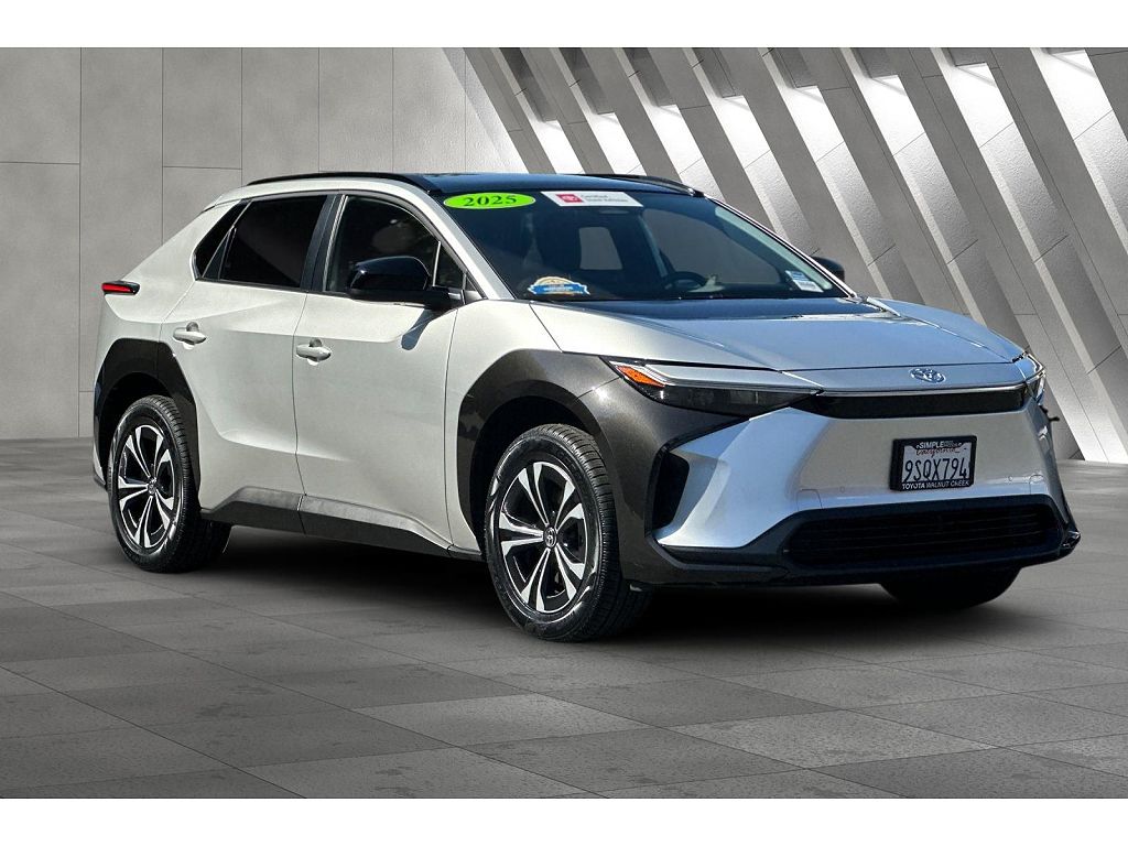 2025 Toyota bZ4X photo 1