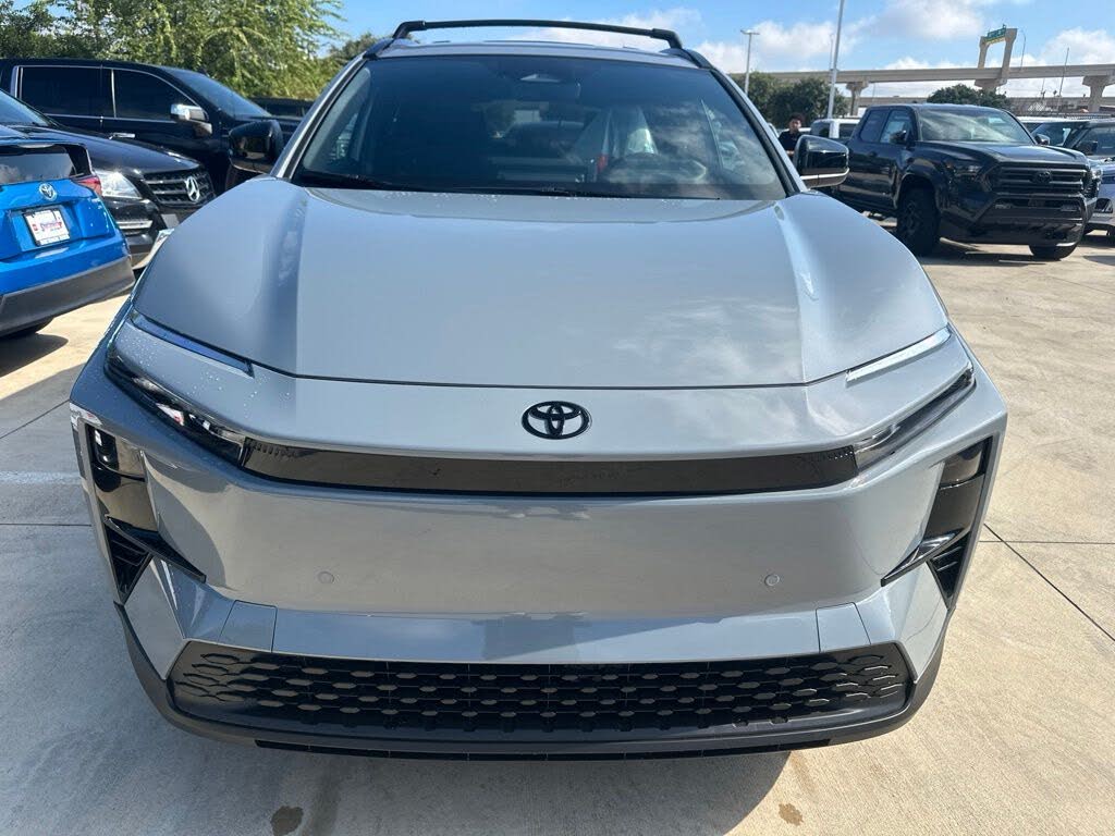 2026 Toyota C-HR XSE