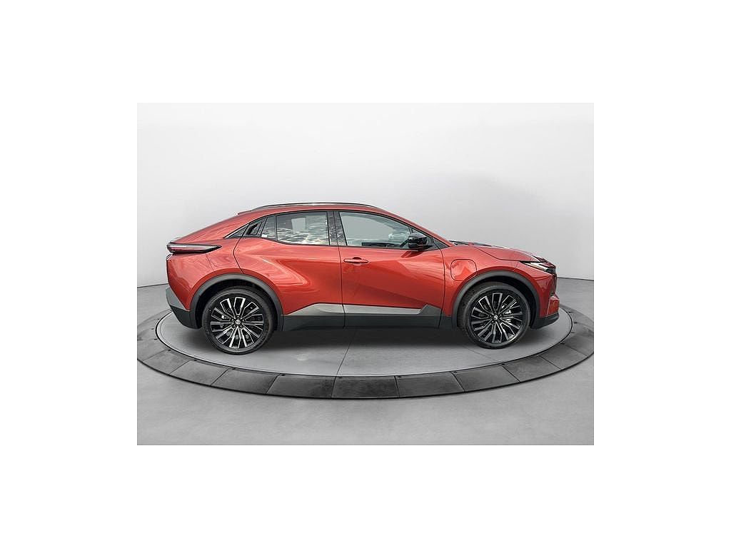 2026 Toyota C-HR SE