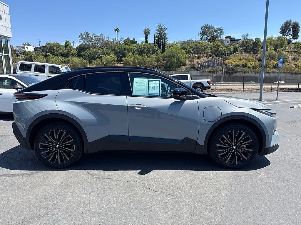 2026 Toyota C-HR XSE