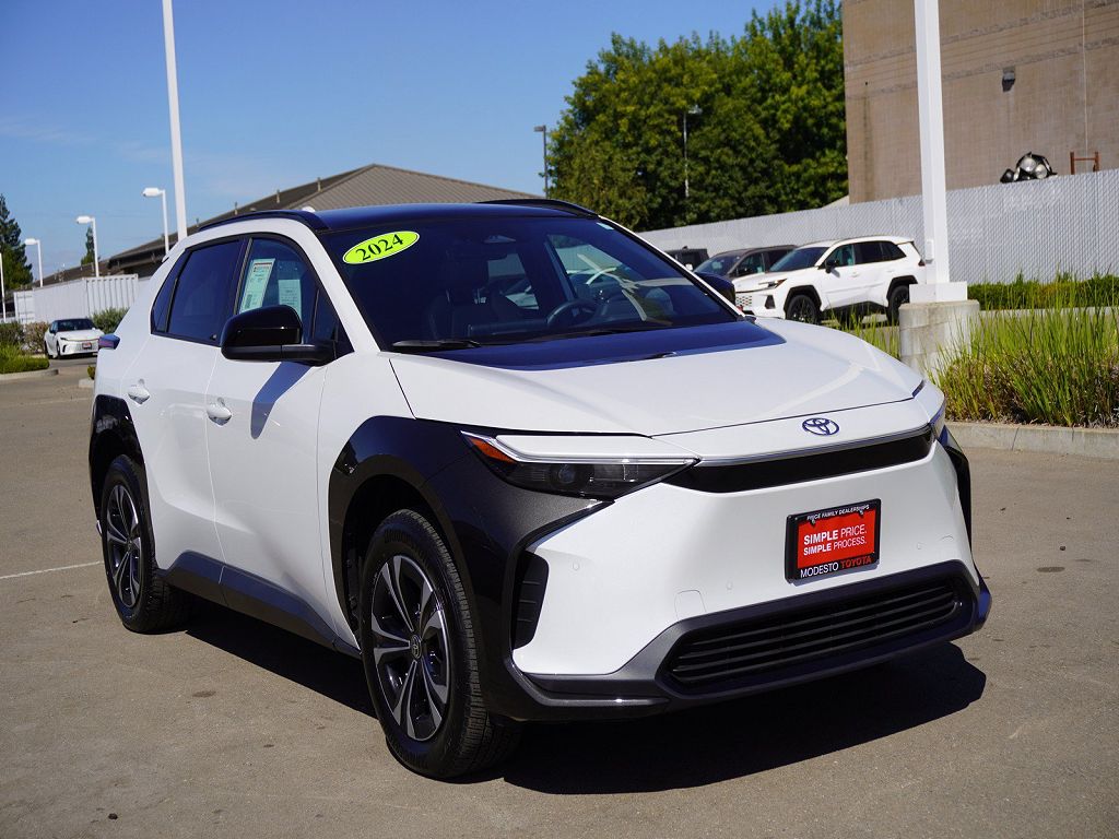 2024 Toyota bZ4X photo 1