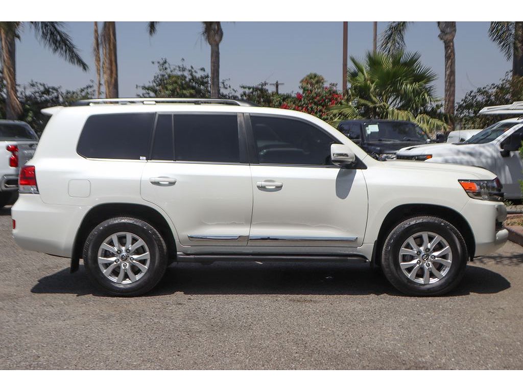 2018 Toyota Land Cruiser