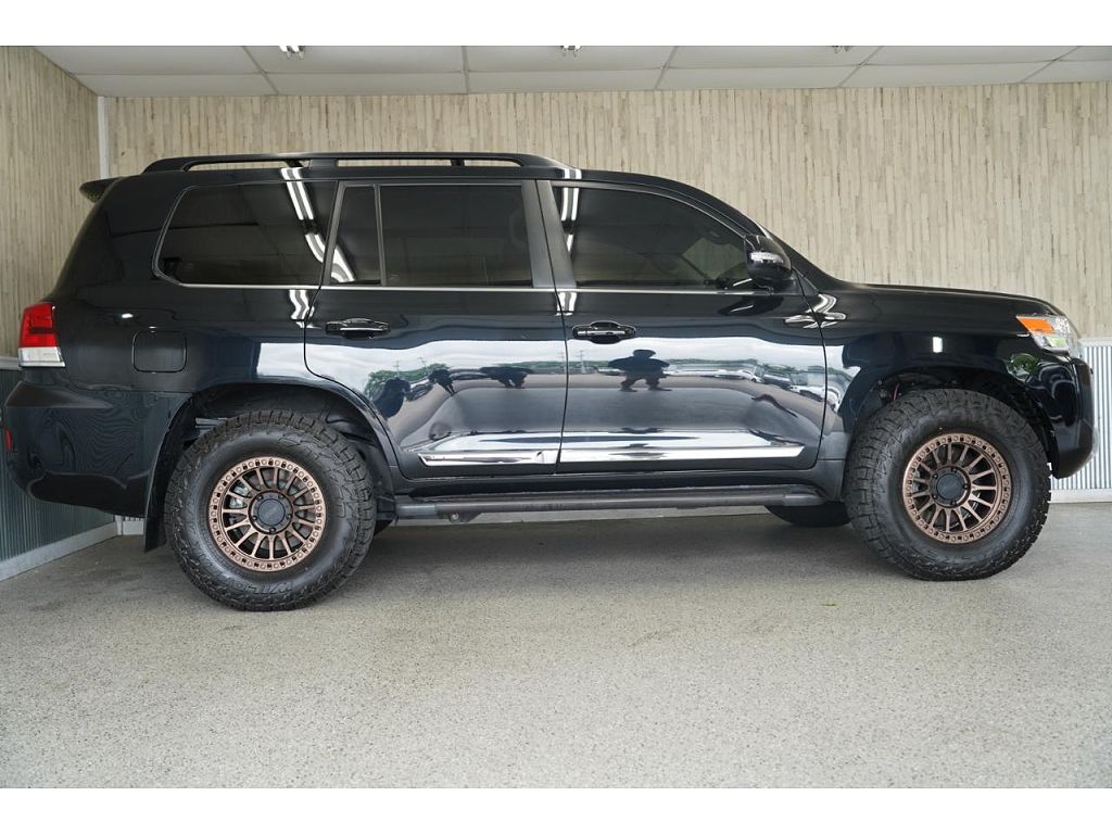 2017 Toyota Land Cruiser