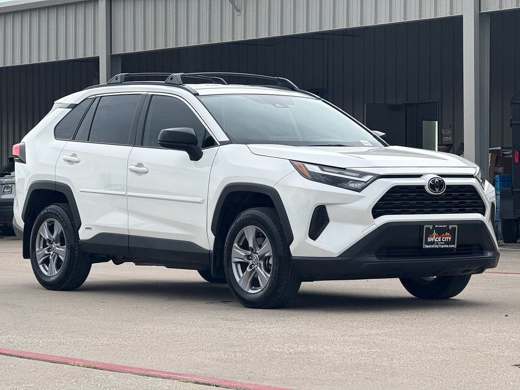 2025 Toyota RAV4 LE