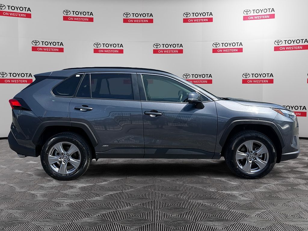 2025 Toyota RAV4 Hybrid LE