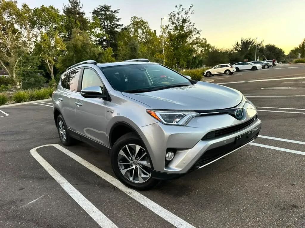 2018 Toyota RAV4 Hybrid LE Plus Fleet