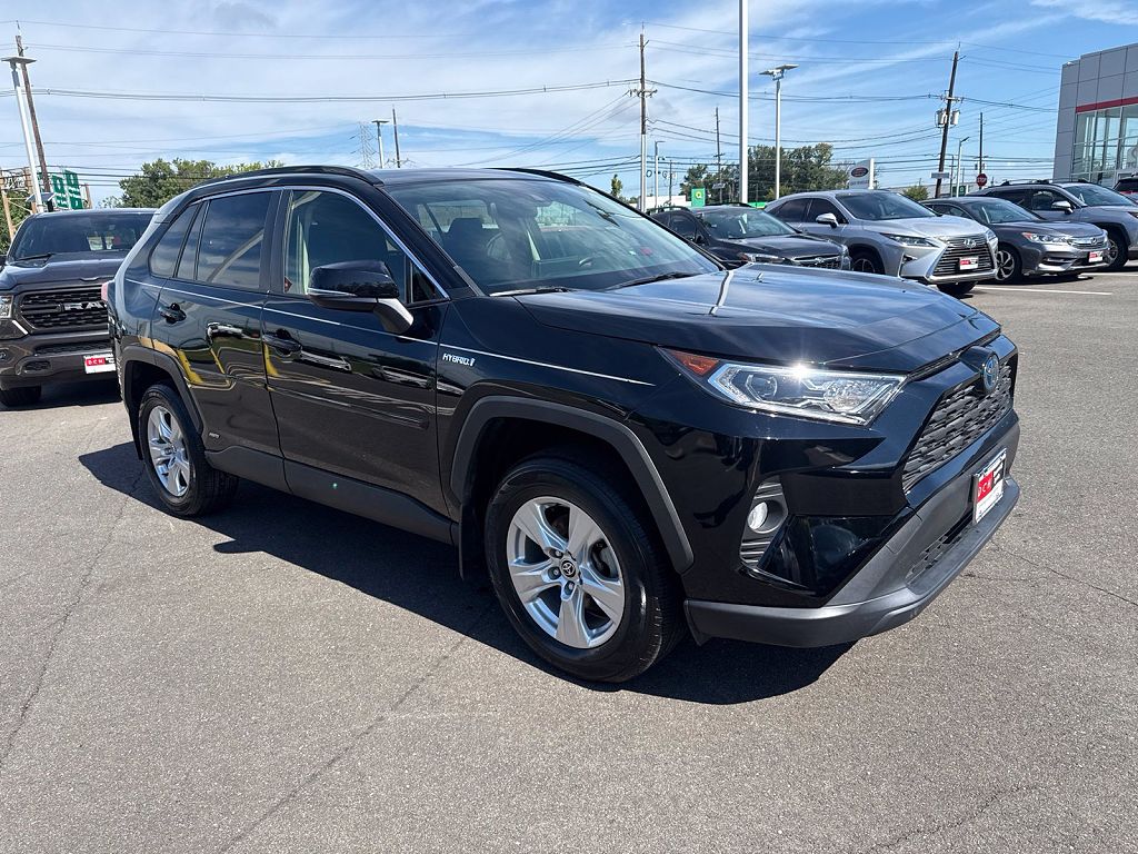 2021 Toyota RAV4 Hybrid XLE