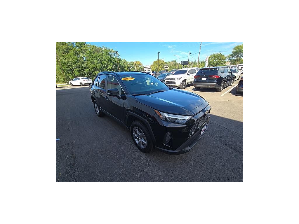 2025 Toyota RAV4 Hybrid XLE