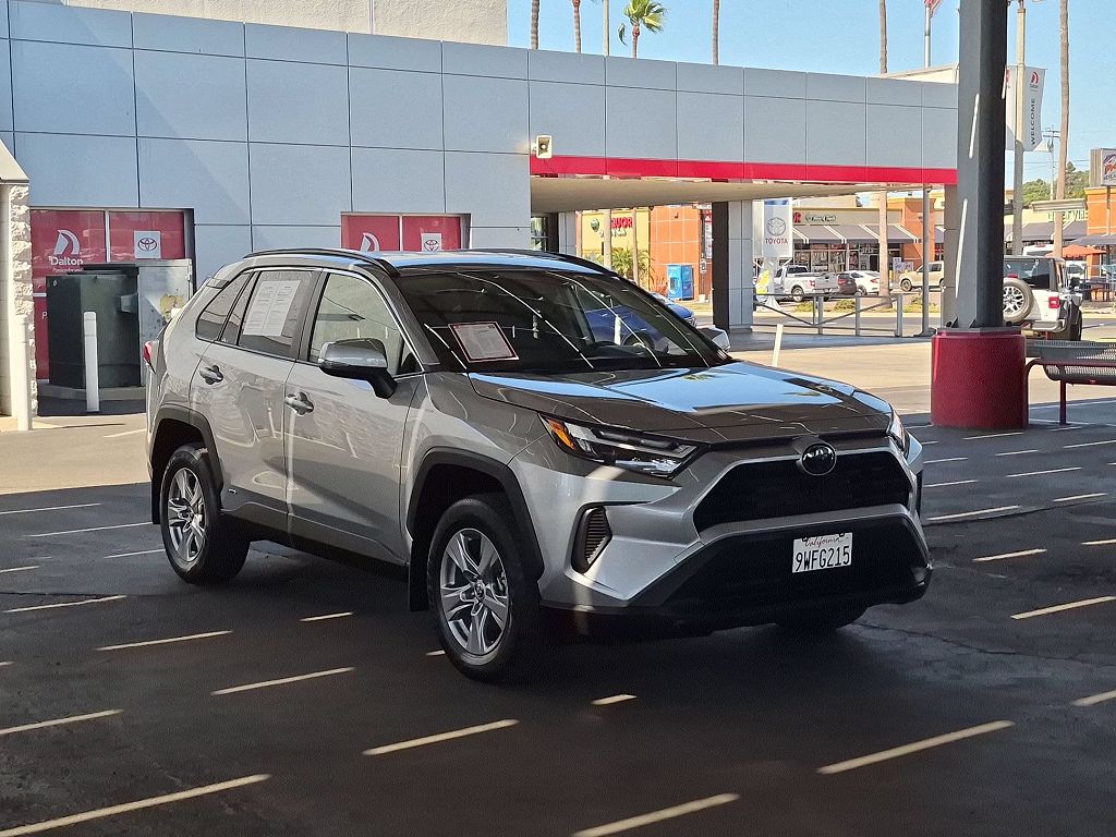 2025 Toyota RAV4 Hybrid XLE