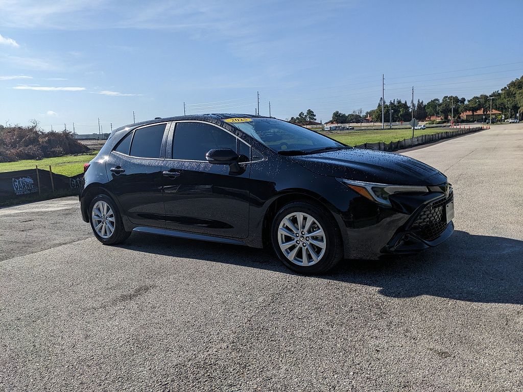 2025 Toyota Corolla Hatchback SE