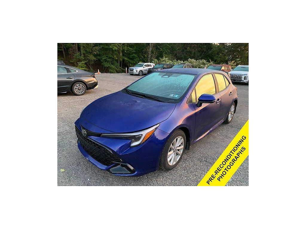 2025 Toyota Corolla Hatchback SE