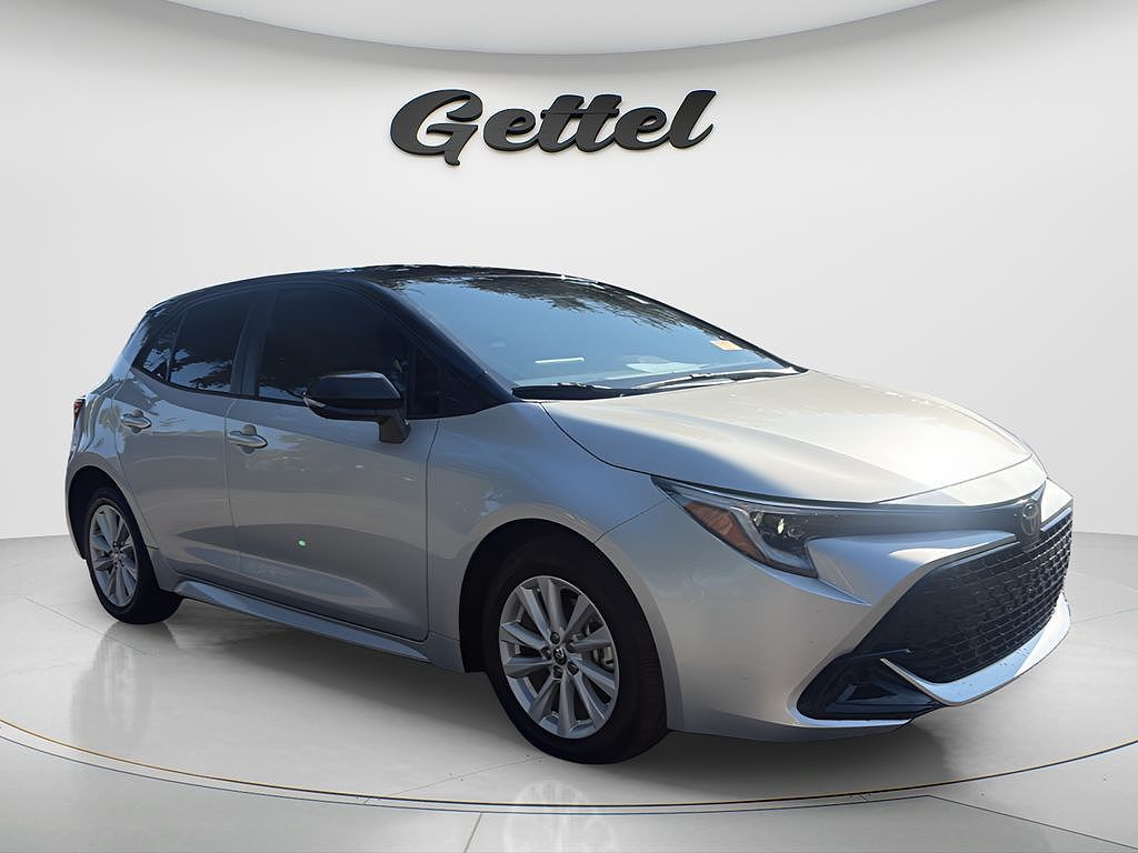 2025 Toyota Corolla Hatchback SE