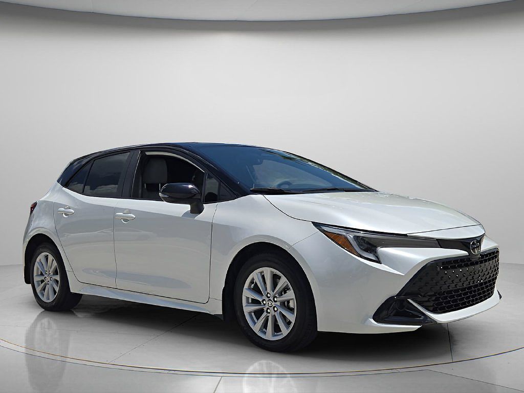 2025 Toyota Corolla Hatchback SE