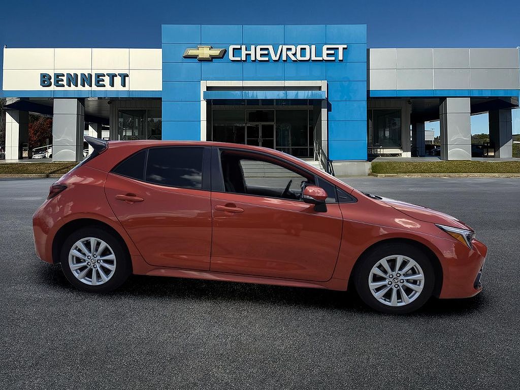2025 Toyota Corolla Hatchback SE