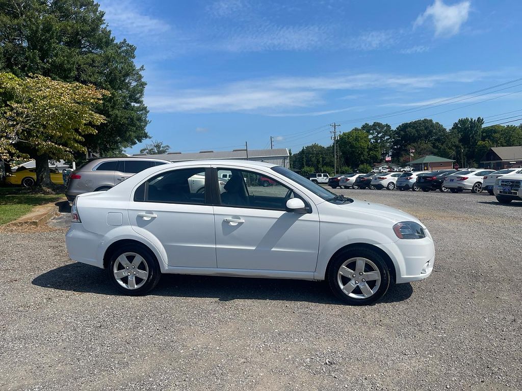 2011 Chevrolet Aveo 2LT