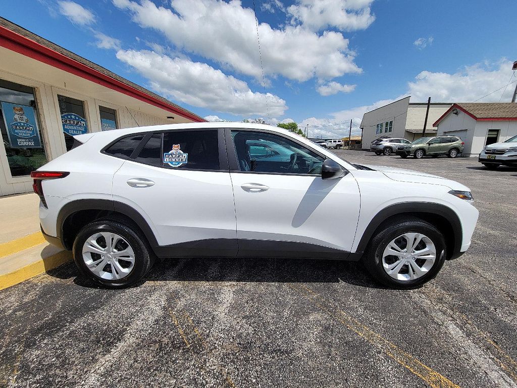 2025 Chevrolet Trax LS