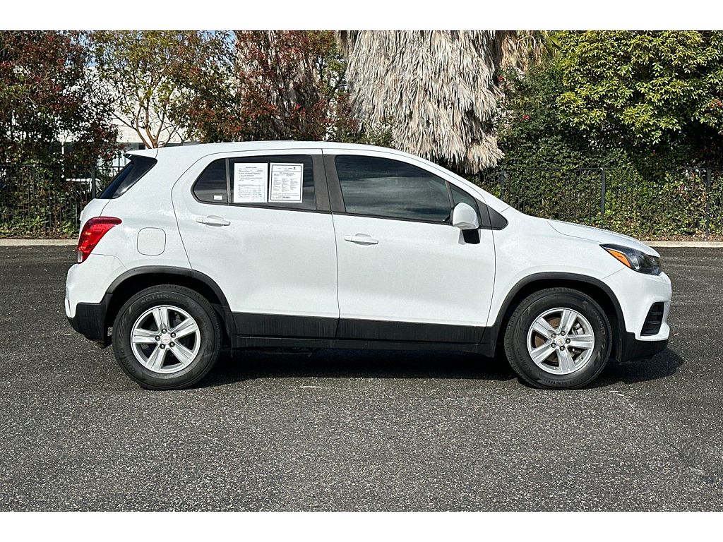 2021 Chevrolet Trax LS listing photo