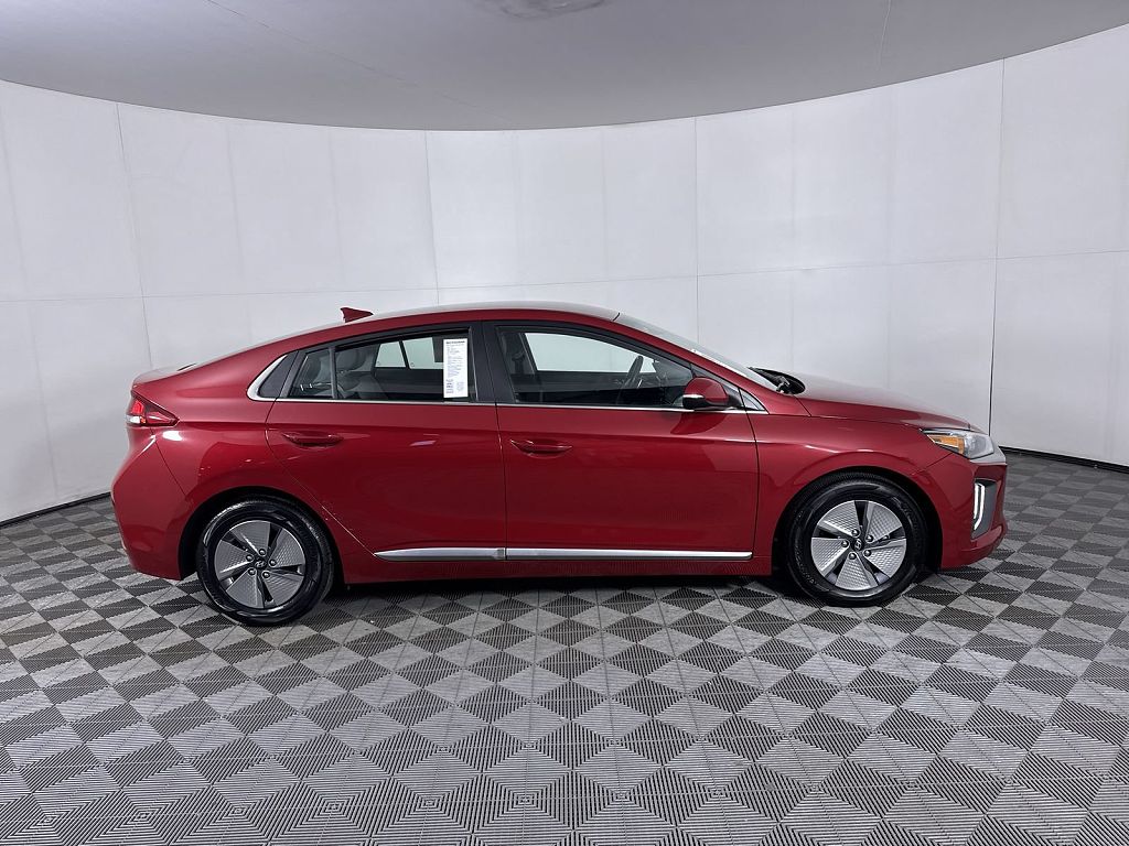 2022 Hyundai Ioniq SE