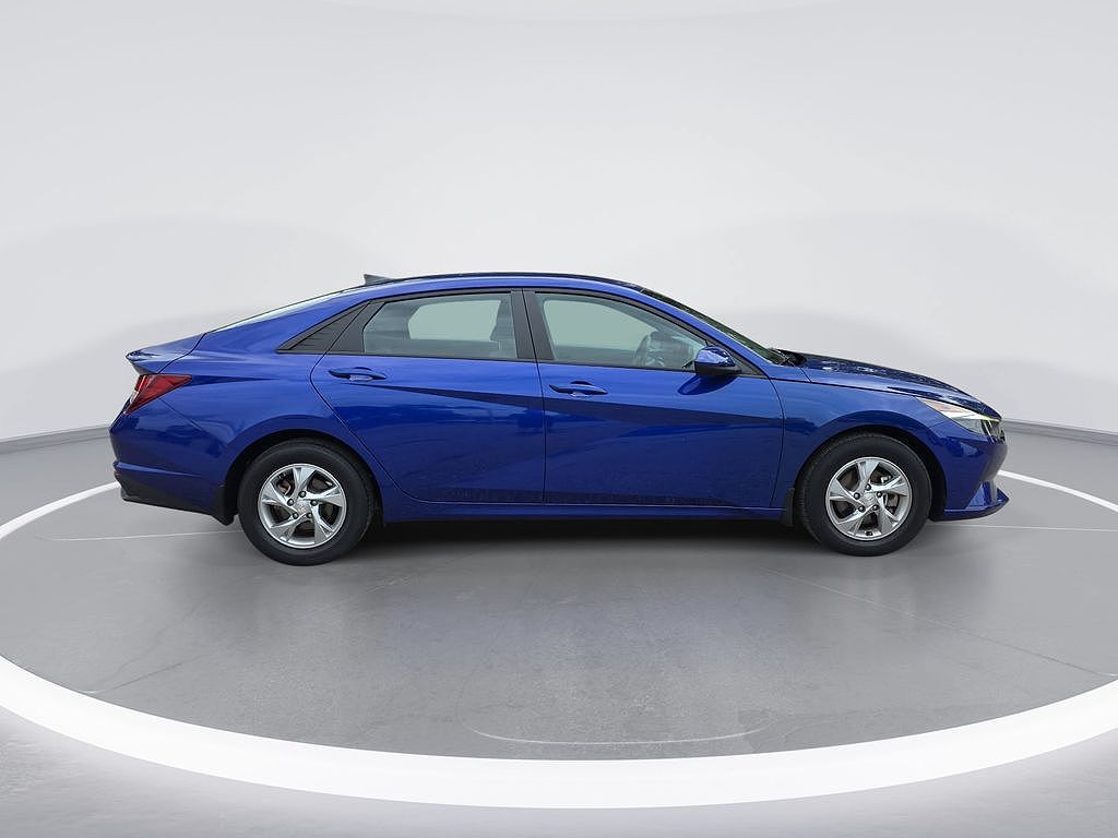 2023 Hyundai Elantra SE