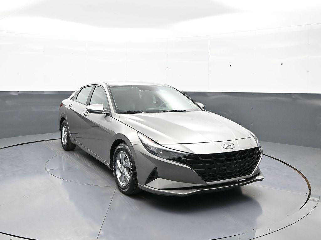 2023 Hyundai Elantra SE
