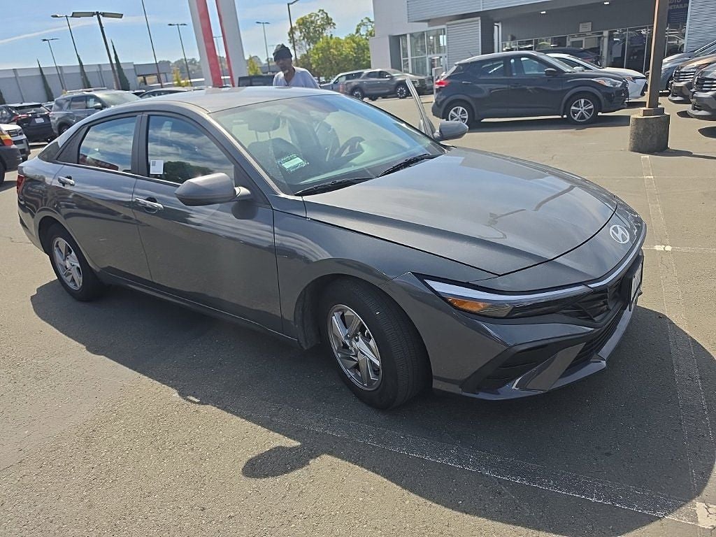 2024 Hyundai Elantra SE