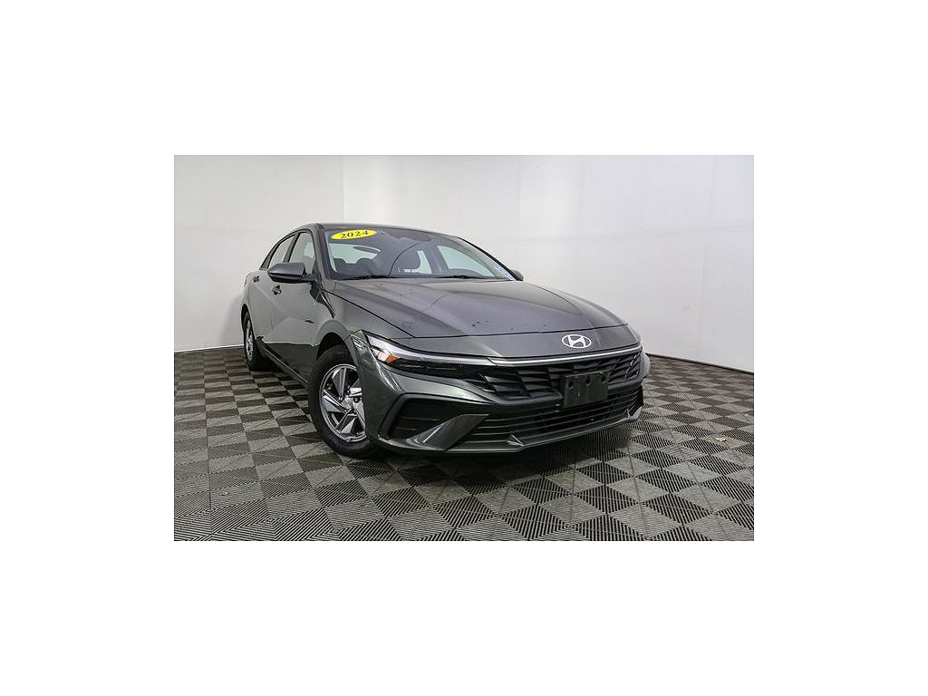 2024 Hyundai Elantra SE