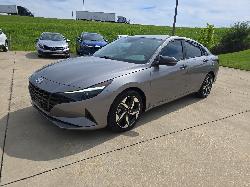 2023 Hyundai Elantra SEL listing photo
