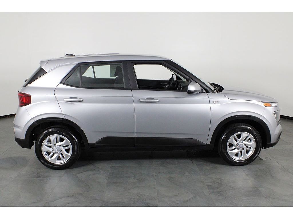 2026 Hyundai Venue SE