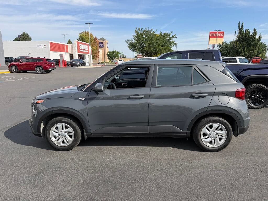 2025 Hyundai Venue SE