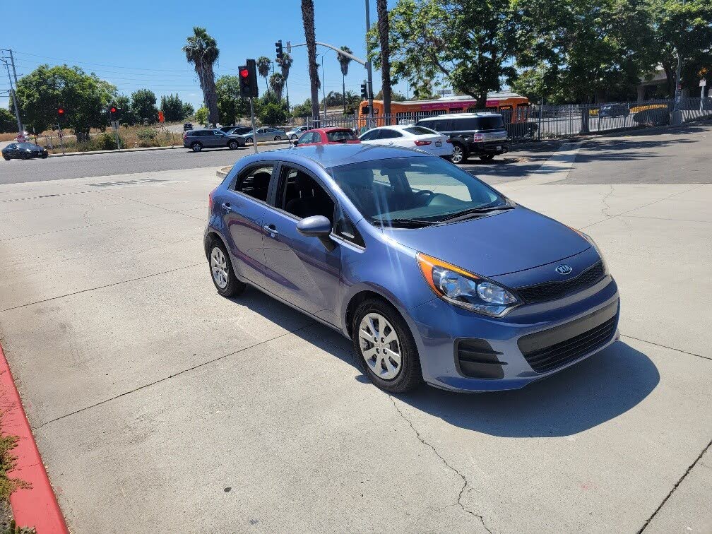 2016 Kia Rio 5-Door LX