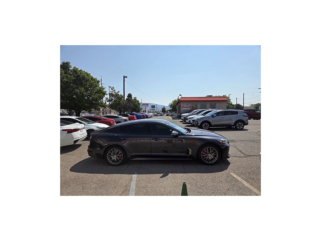 2022 Kia Stinger GT1
