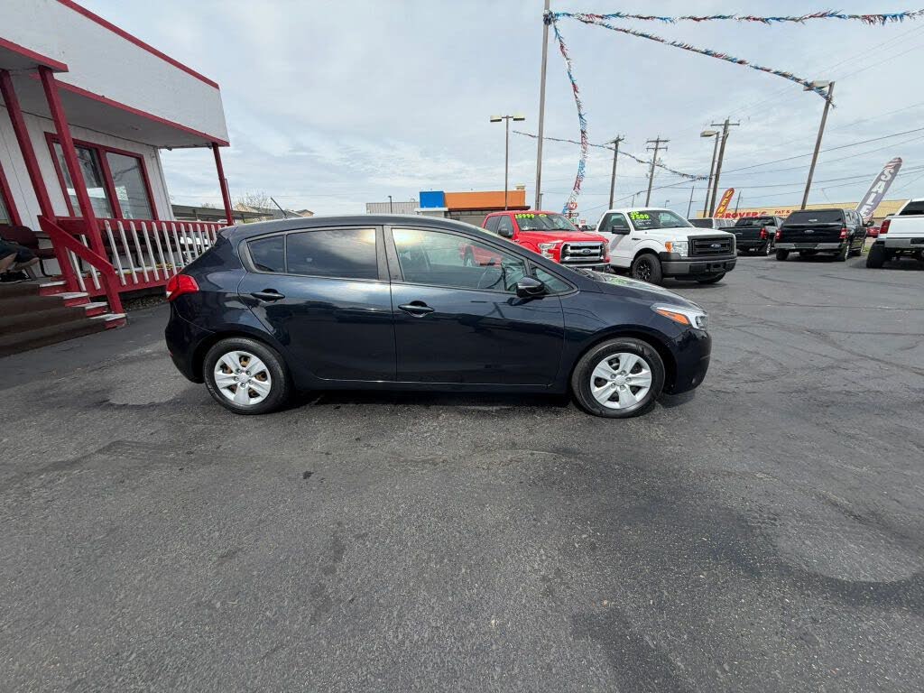 2017 Kia Forte5 LX