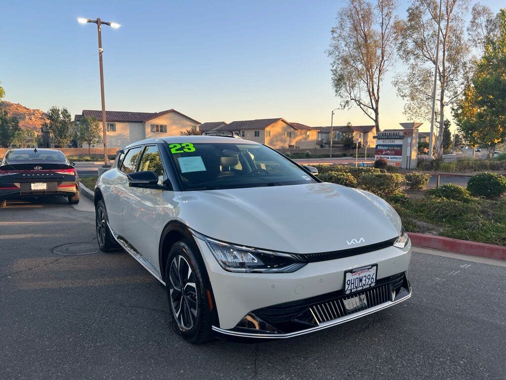 2023 Kia EV6 photo 1