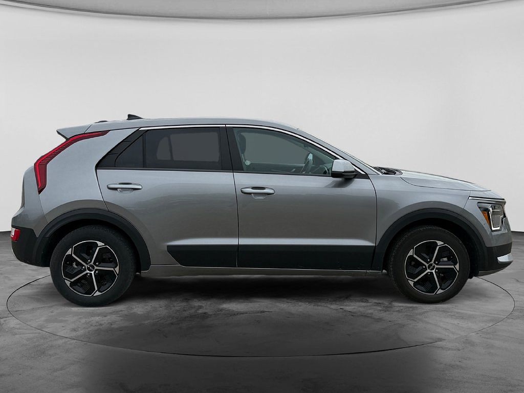 2025 Kia Niro LX