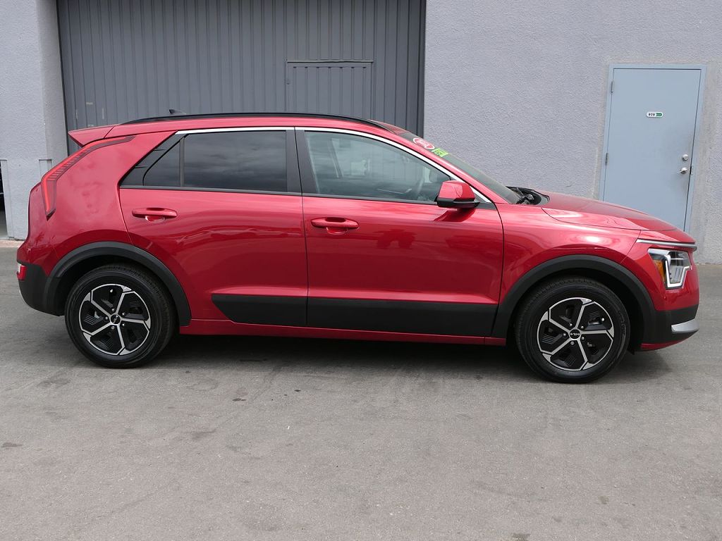 2023 Kia Niro LX
